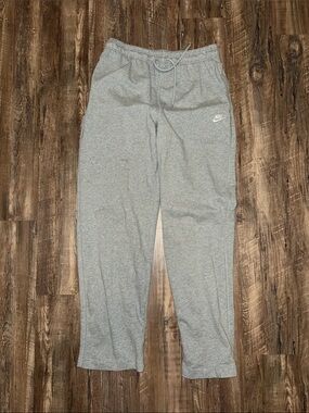 Nike Men’s Light Gray Pull-On Joggers